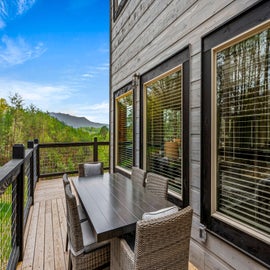 Mountain Bliss' al fresco dining area