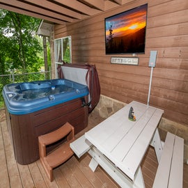 Carefree Hideaway's bubbling hot tub