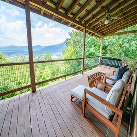 Big Bear Lodge's spacious decks with VIEWS!