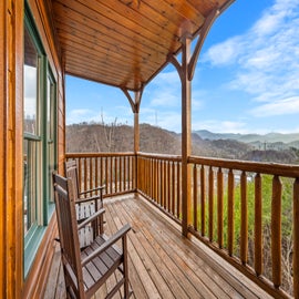 Mountain View Lodge's relaxing decks with views