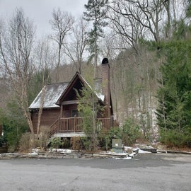 Lazy Bear Lodge's exterior