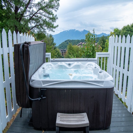 Ski View Summit's bubbling hot tub