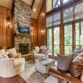 Bear Valley Lodge's cozy living area