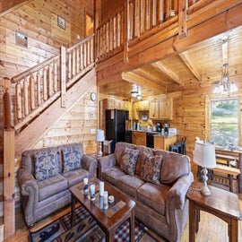 Smokies Outlook's cozy living area