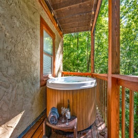 Lumber Jack Lodge's bubbling hot tub