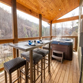 Bear Cub Retreat's bubbling hot tub area