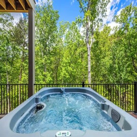 Skip's Mountain Retreat's Hot tub with a Mountain View