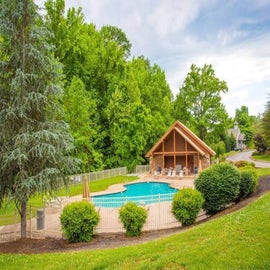 The Beary Cottage's community pool