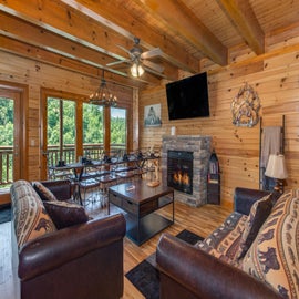 Mystic Mountain Lodge's cozy living area