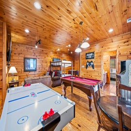 Firefly Lodge's fun game room