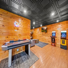 Ridgecrest Retreat's game room and lounge