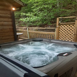 Sleepy Bear's bubbling hot tub