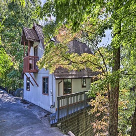 Pinecone Cottage's exterior