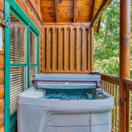 Mountain Memories' bubbling hot tub