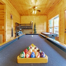 Bear View Cabin's fun game room