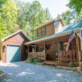 A Very Beary Welcome's exterior