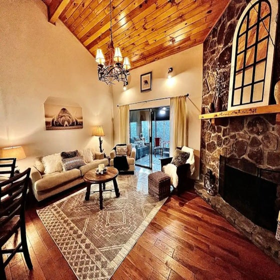 Chalet in the Smokies' cozy living area