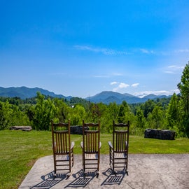 Cades Cove Paradise's outdoor seating