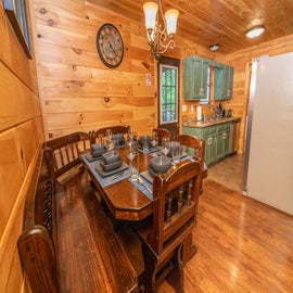 Bearman's Cabin's inviting dining area