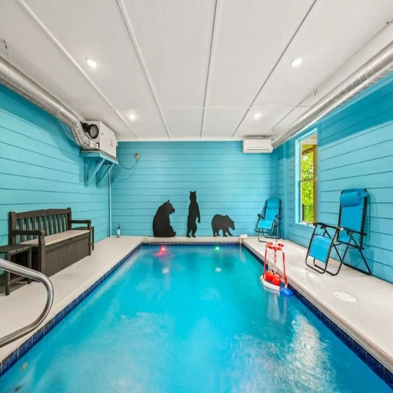 Skip's Mountain Retreat's indoor pool