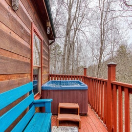 Smoky Mountain Gem's bubbling hot tub