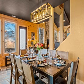 Honey Bear Treehouse's inviting dining area