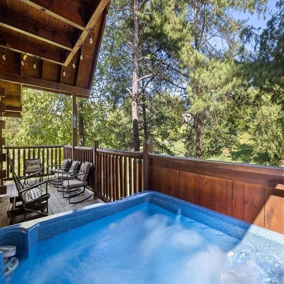 Smokies Outlook's bubbling hot tub