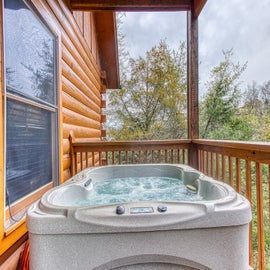 Eagle's Hangout's bubbling hot tub